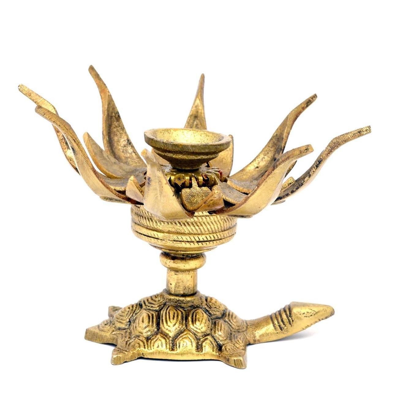 Brass Curved Metal Candle holder On Tortoise — 4.5"