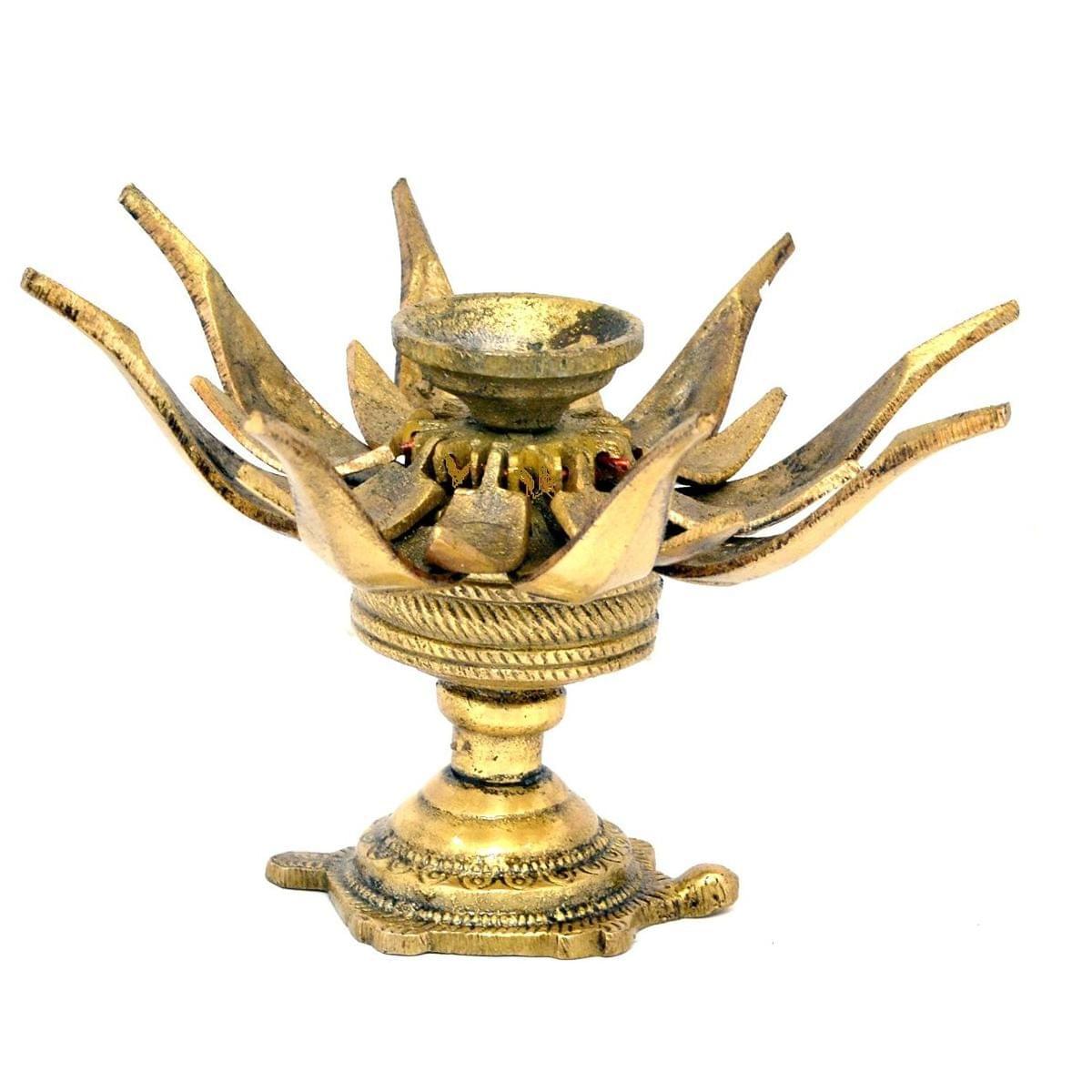 Brass Curved Metal Candle holder On Tortoise — 4.5"