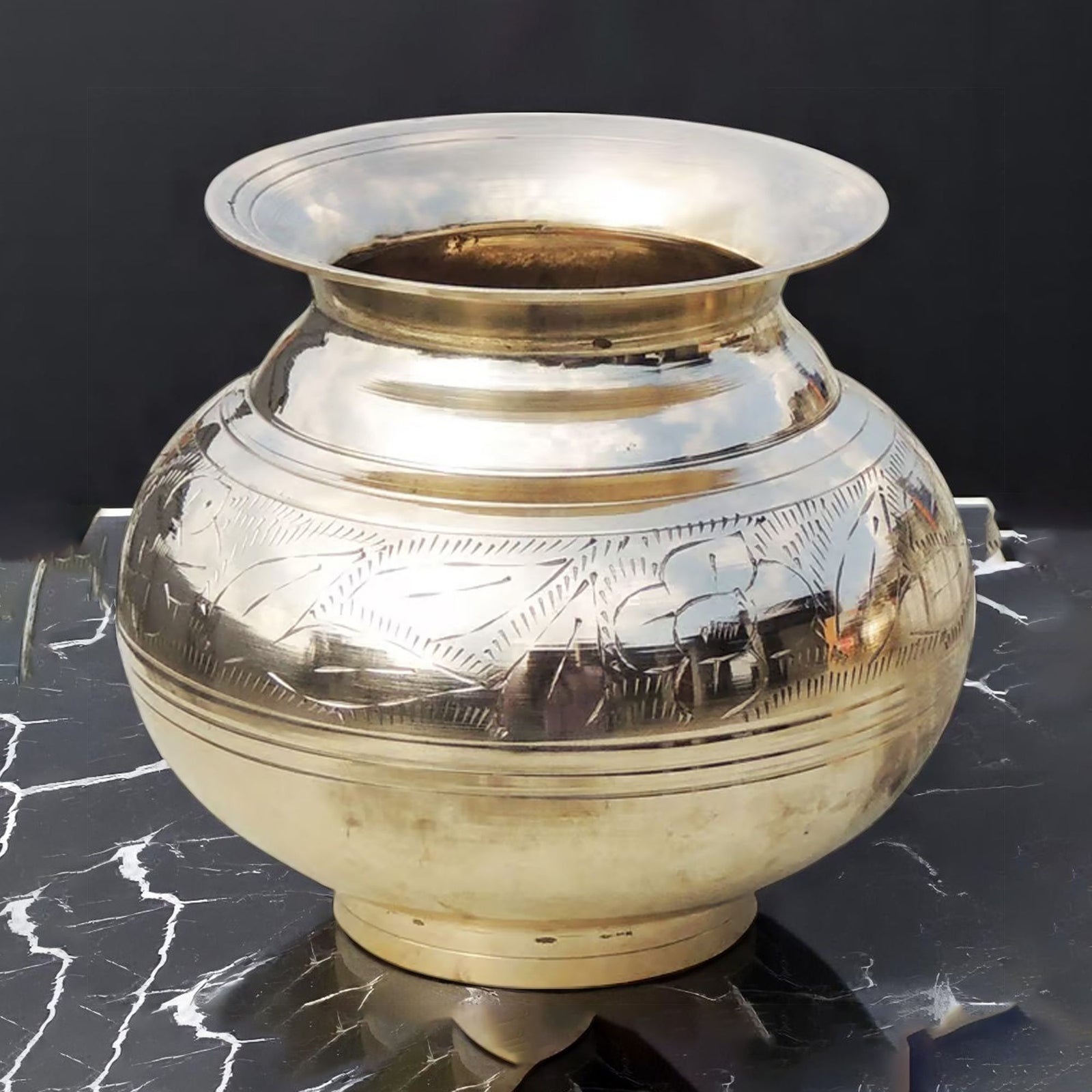 Brass Lota No. 12, 1 Liter — 5"