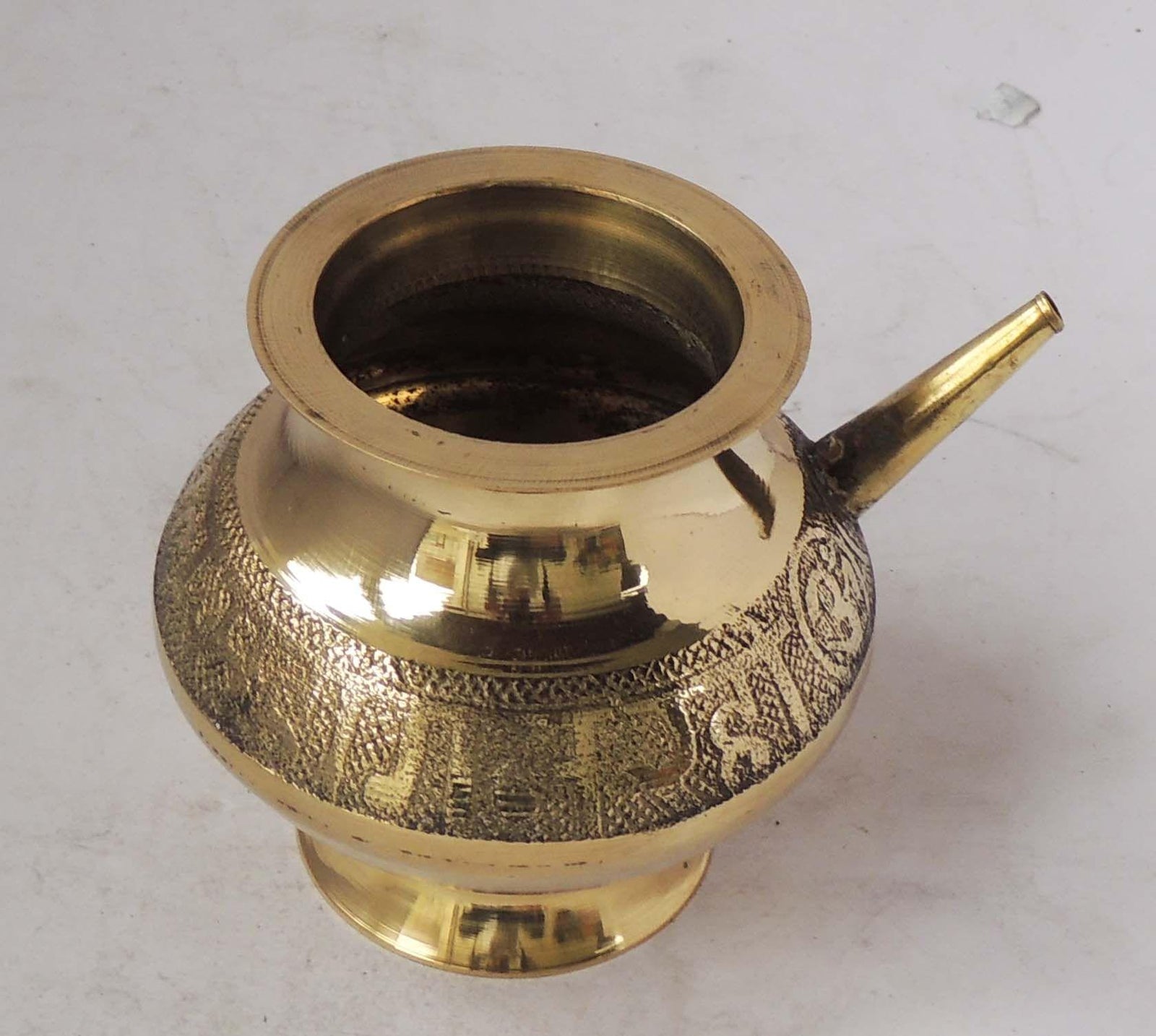 Brass Karwa Polish 12 , 440 ML — 4.5"