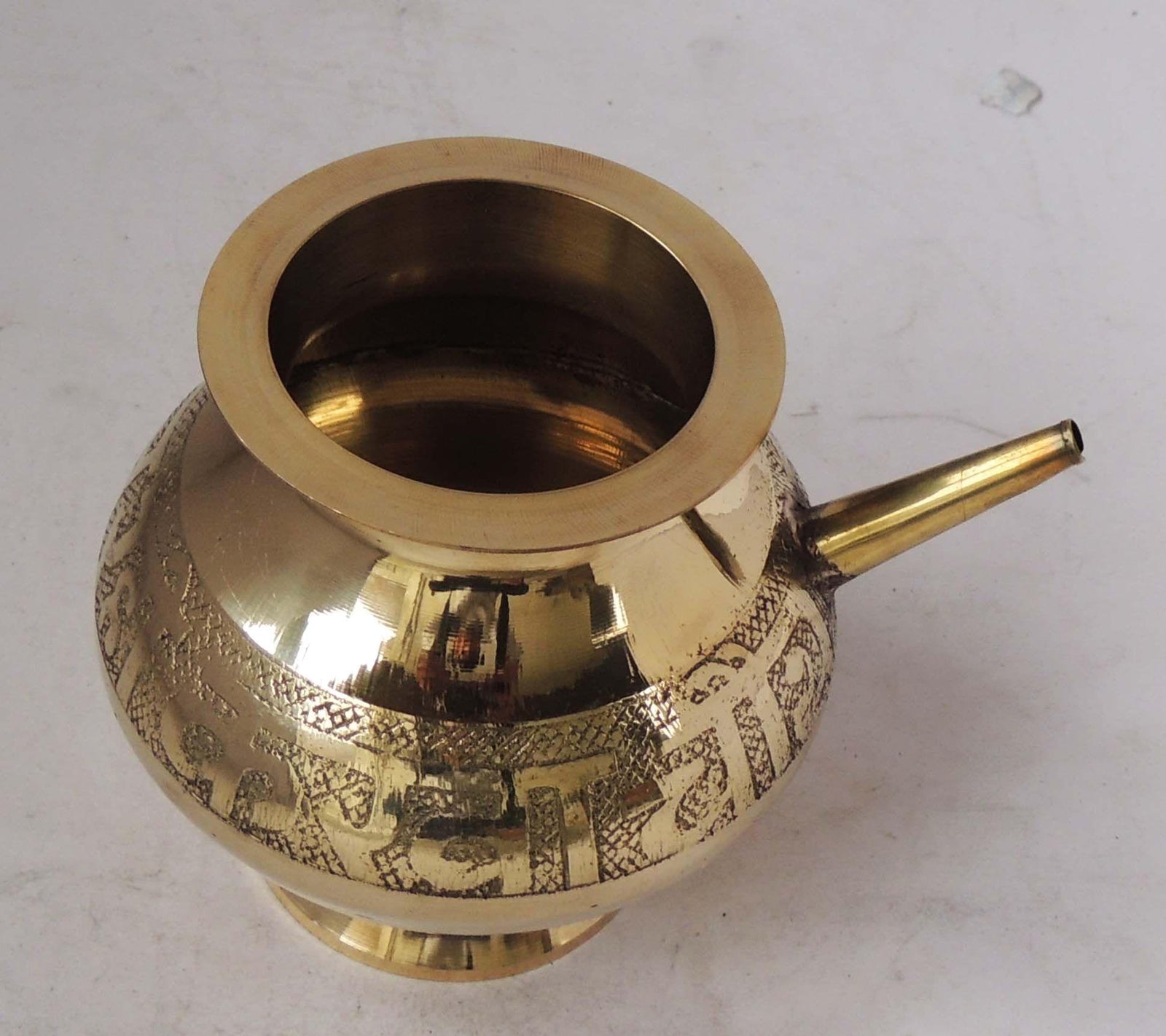 Brass Karwa Polish 18 530 Ml — 4.8"
