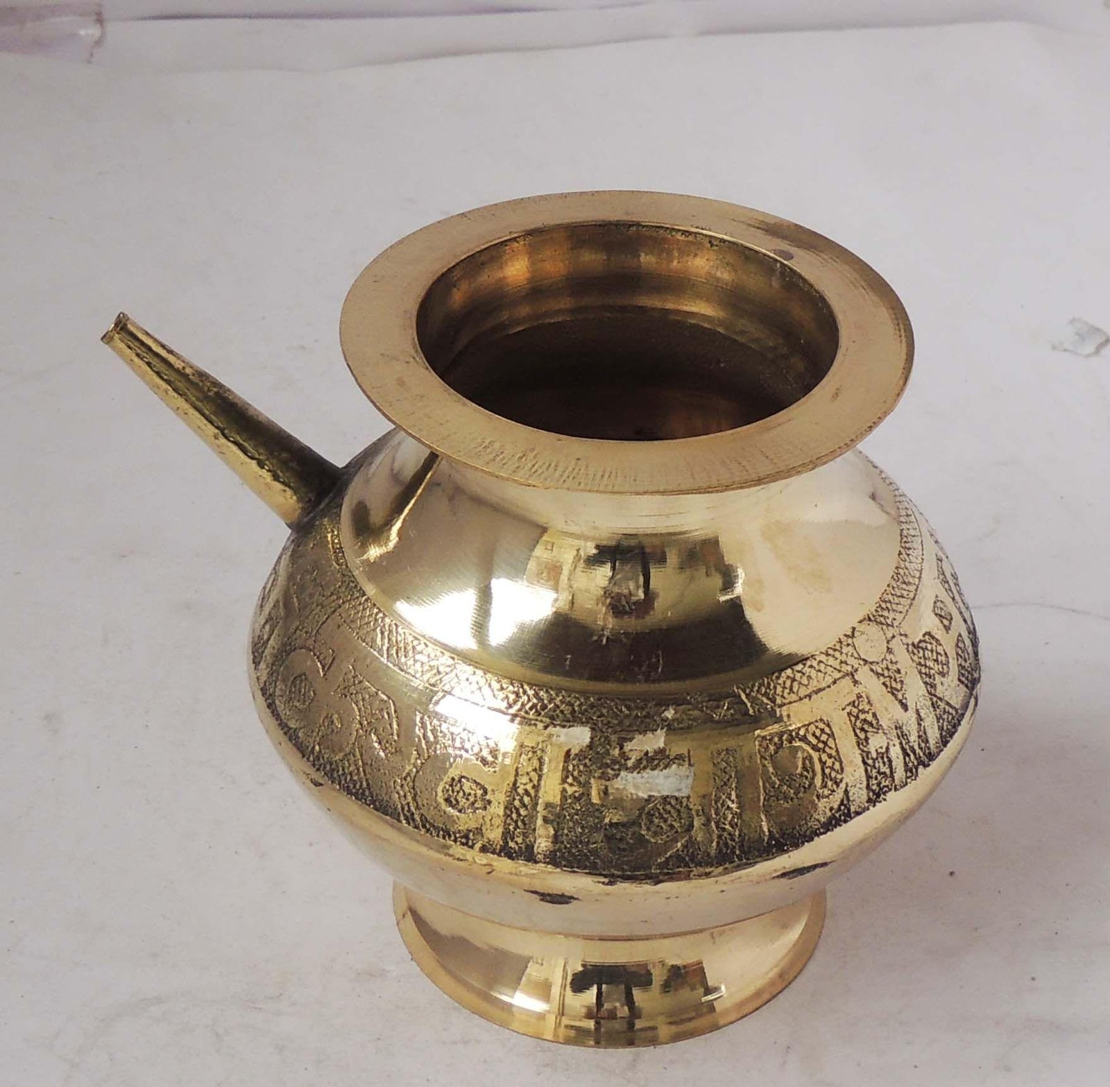 Brass Karwa Polish 20 , 620 ML — 5"