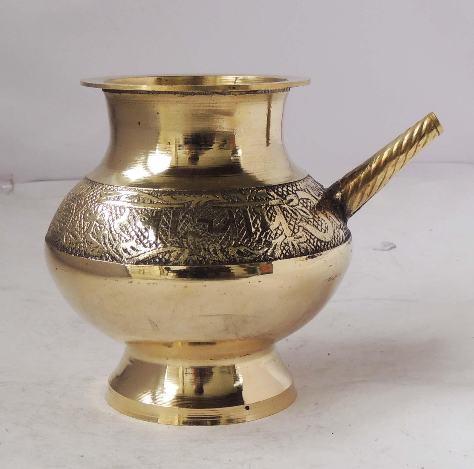 Brass Karwa Polish 21 , 600 ML — 5.2"