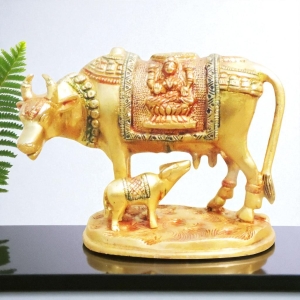 Brass Showpiece Cow With Calf Statue - decorative item