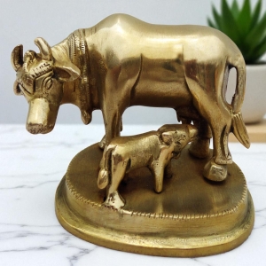 Brass Showpiece Gaye bachada Statue - Cow with Calf